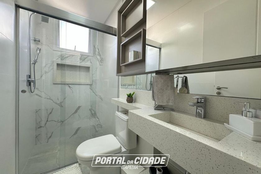 Apartamento &agrave; venda - 140m&sup2; - Meia Praia