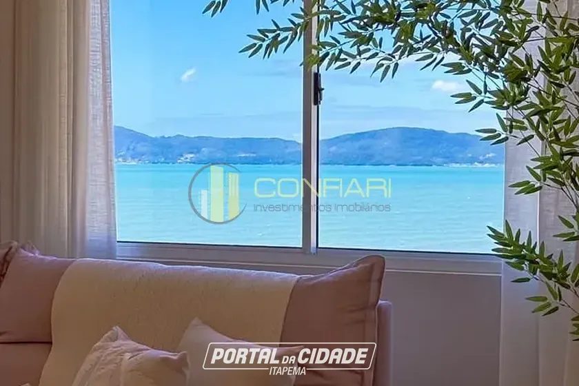 Apartamento &agrave; venda - 129m&sup2; - Meia Praia