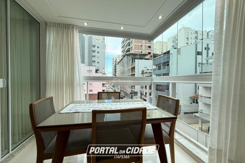 Apartamento &agrave; venda - 107m&sup2; - Meia Praia
