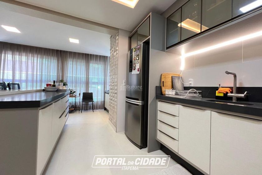 Apartamento &agrave; venda - 123m&sup2; - Meia Praia
