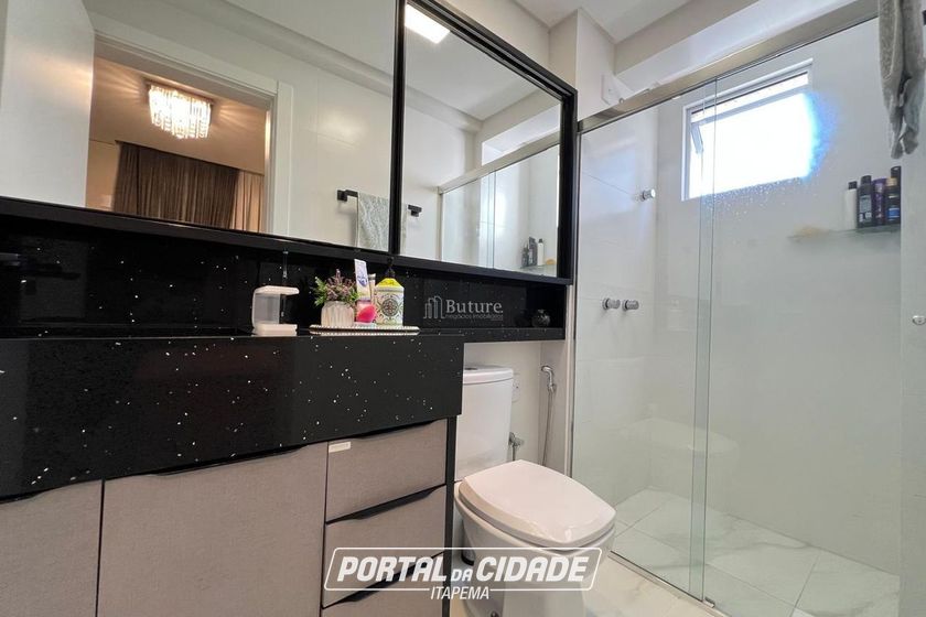Apartamento &agrave; venda - 123m&sup2; - Meia Praia