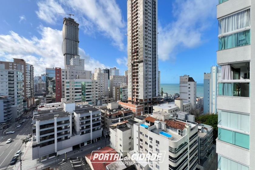 Apartamento &agrave; venda - 148m&sup2; - Meia Praia