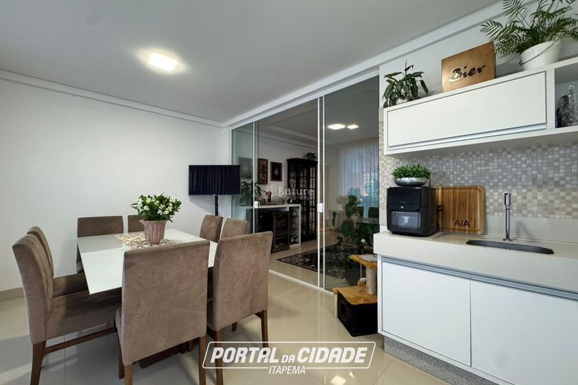 Apartamento &agrave; venda - 155m&sup2; - Meia Praia