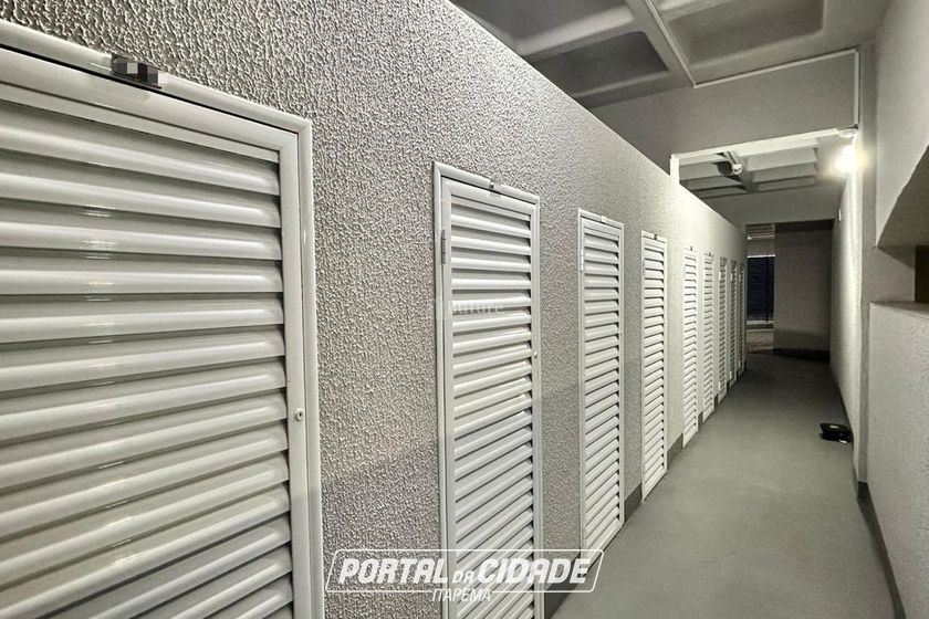 Apartamento &agrave; venda - 140m&sup2; - Meia Praia