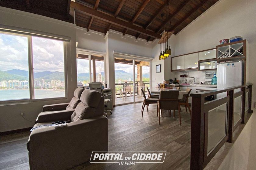 Casa &agrave; venda - 200m&sup2; - Canto da Praia