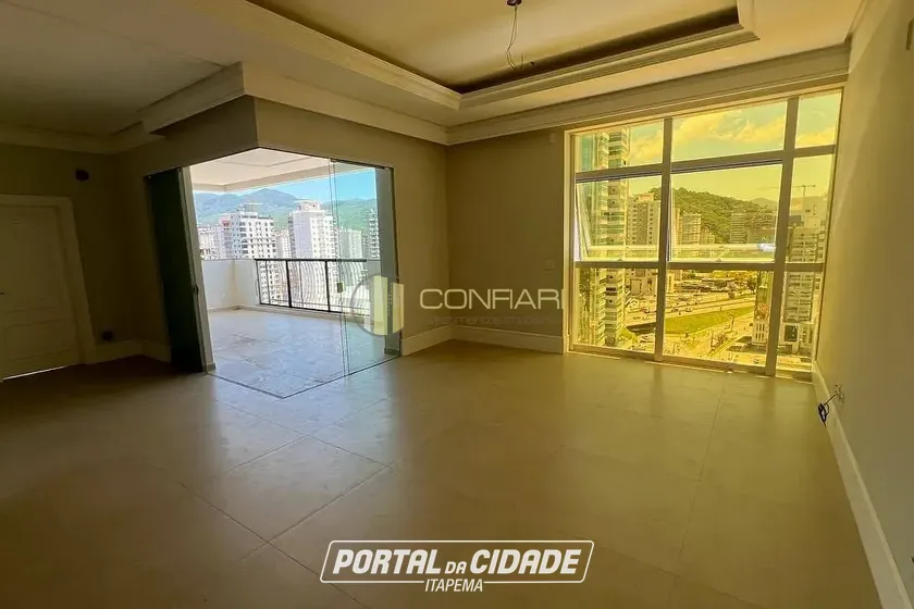Apartamento &agrave; venda - 185m&sup2; - Meia Praia