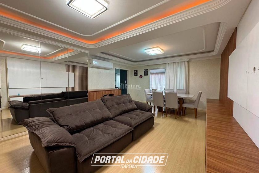 Apartamento &agrave; venda - 213m&sup2; - Meia Praia