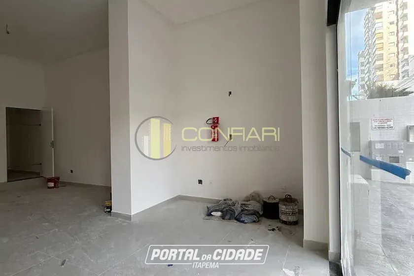 Sala Comercial &agrave; venda - 110m&sup2; - Meia Praia