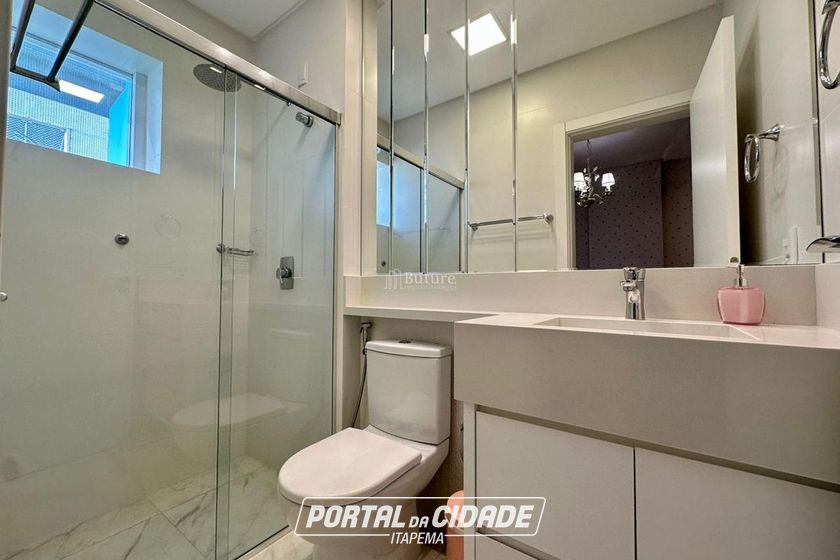 Apartamento &agrave; venda - 137m&sup2; - Meia Praia