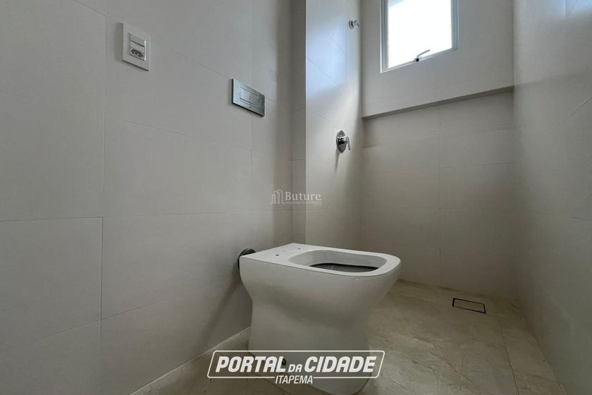 Apartamento &agrave; venda - 132m&sup2; - Meia Praia