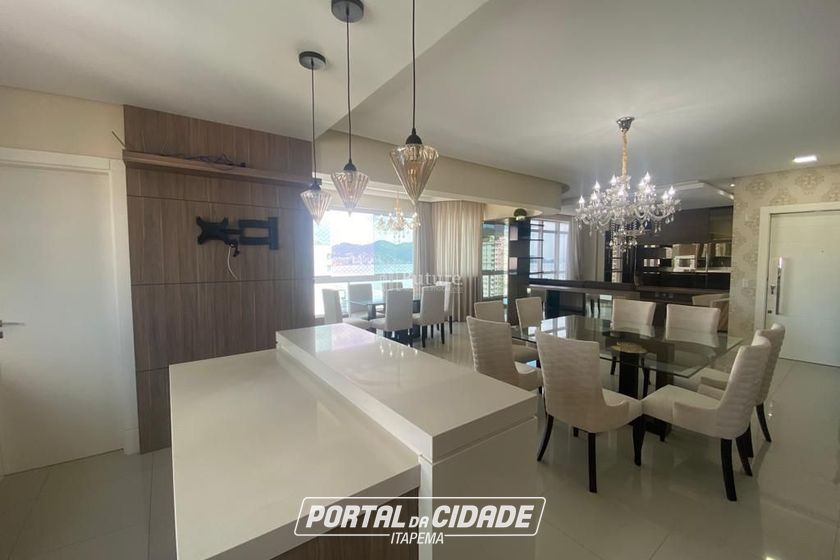 Apartamento &agrave; venda - 190m&sup2; - Meia Praia
