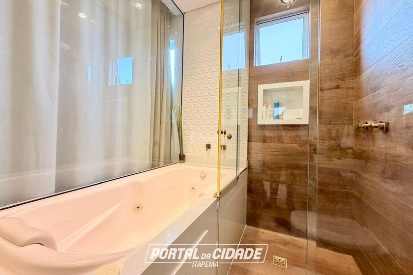 Apartamento &agrave; venda - 141m&sup2; - Meia Praia