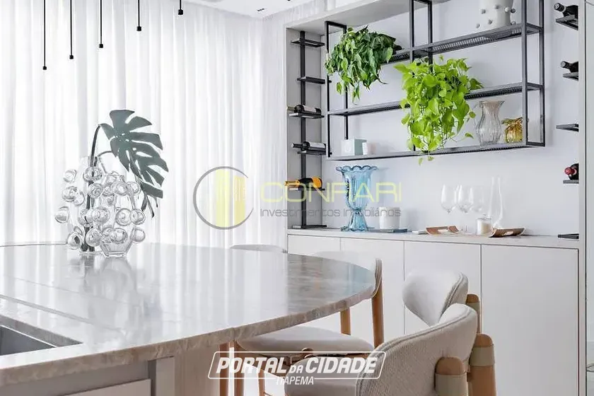 Apartamento &agrave; venda - 135m&sup2; - Meia Praia