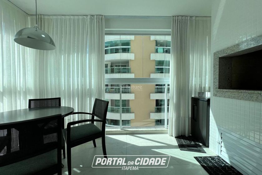 Apartamento &agrave; venda - 107m&sup2; - Meia Praia