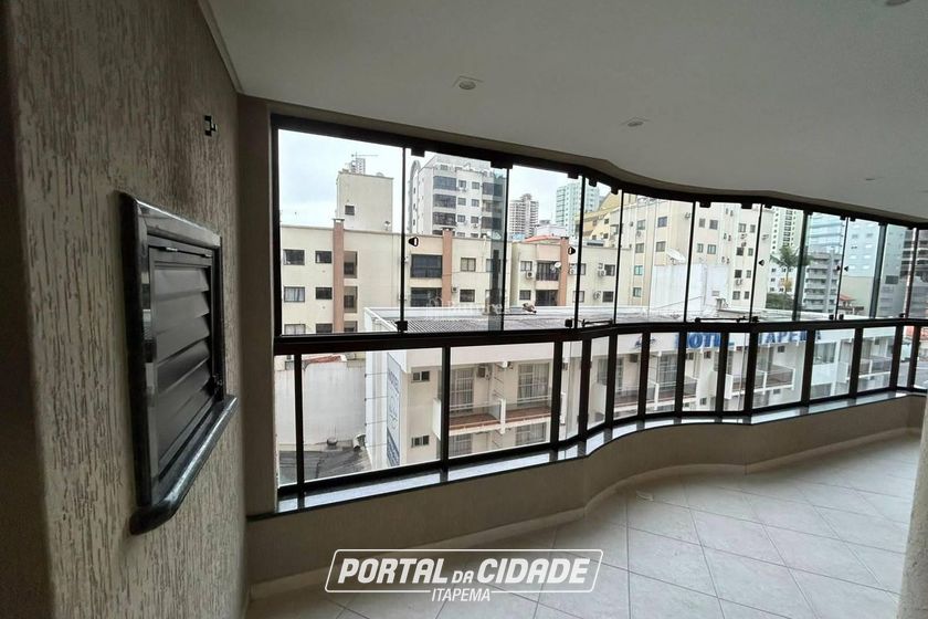 Apartamento &agrave; venda - 159m&sup2; - Meia Praia