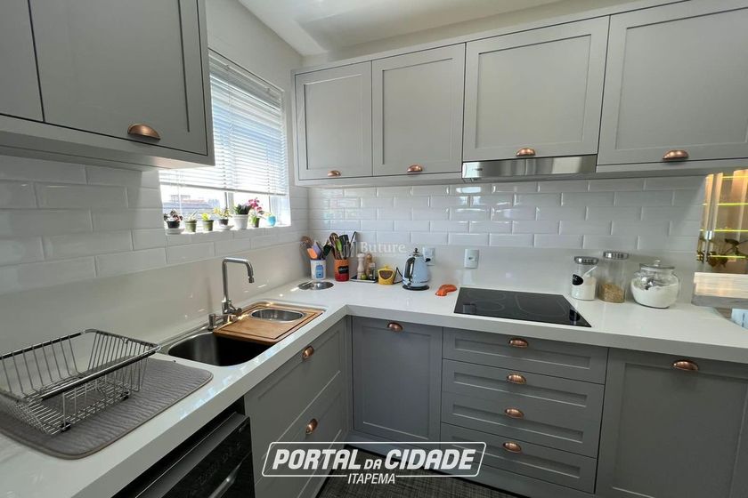 Apartamento &agrave; venda - 110m&sup2; - Meia Praia