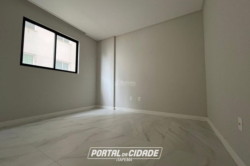 Apartamento &agrave; venda - 125m&sup2; - Meia Praia