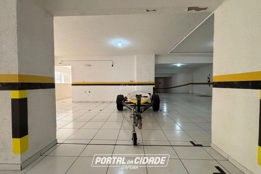 Apartamento &agrave; venda - 130m&sup2; - Meia Praia