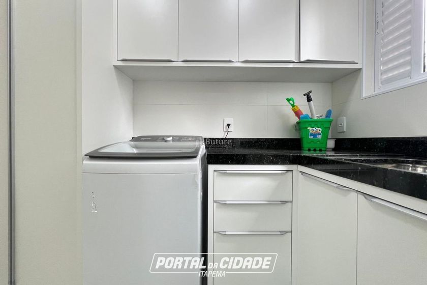 Apartamento &agrave; venda - 142m&sup2; - Meia Praia
