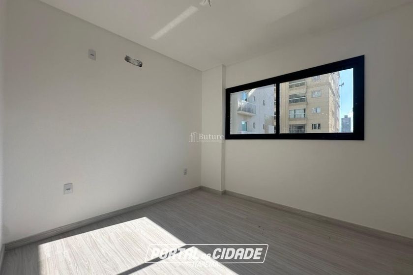 Apartamento &agrave; venda - 95m&sup2; - Meia Praia