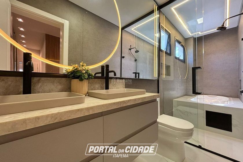 Apartamento &agrave; venda - 140m&sup2; - Meia Praia