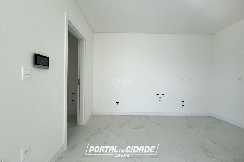 Apartamento &agrave; venda - 153m&sup2; - Meia Praia