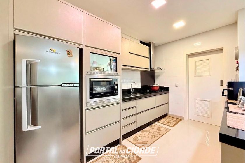 Apartamento &agrave; venda - 135m&sup2; - Meia Praia
