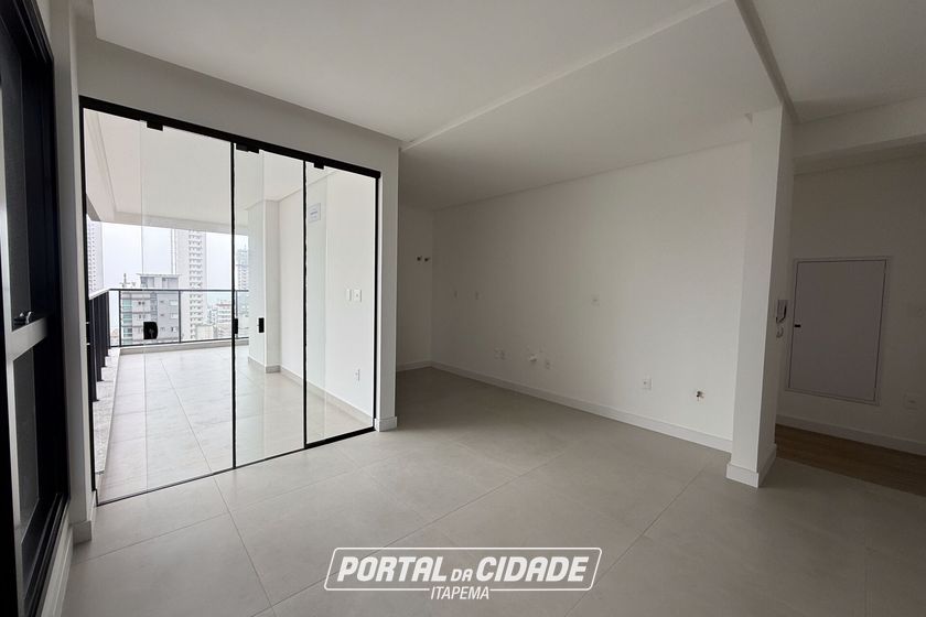 Apartamento &agrave; venda - 136m&sup2; - Meia Praia