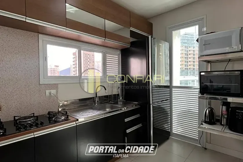 Apartamento para alugar - 132m&sup2; - Meia praia