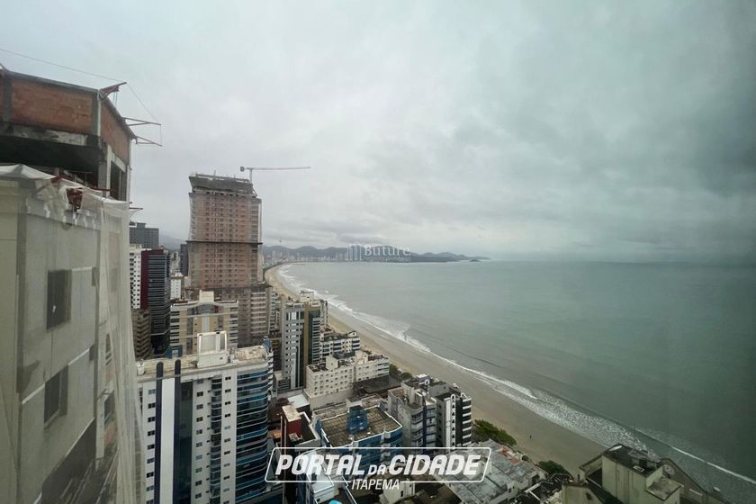 Apartamento &agrave; venda - 180m&sup2; - Meia Praia
