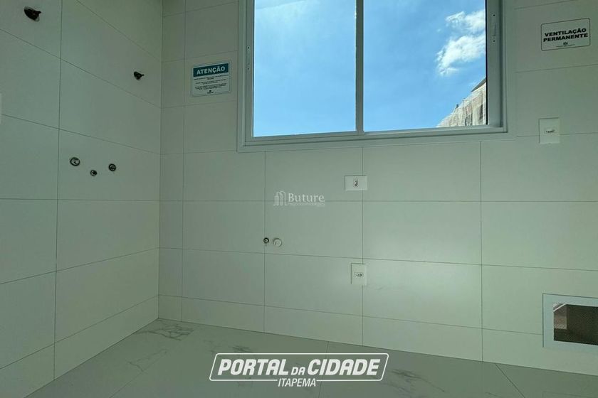 Apartamento &agrave; venda - 130m&sup2; - Meia Praia