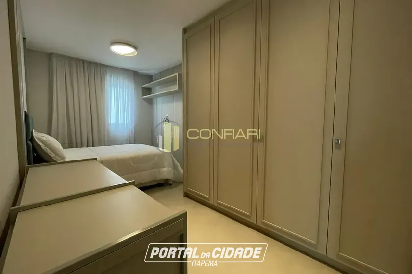 Apartamento &agrave; venda - 136m&sup2; - Meia praia