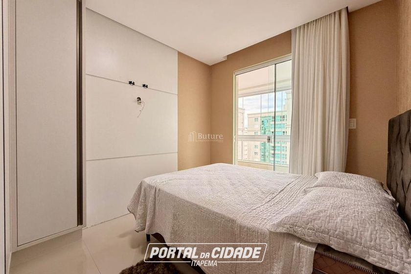 Apartamento &agrave; venda - 120m&sup2; - Meia Praia