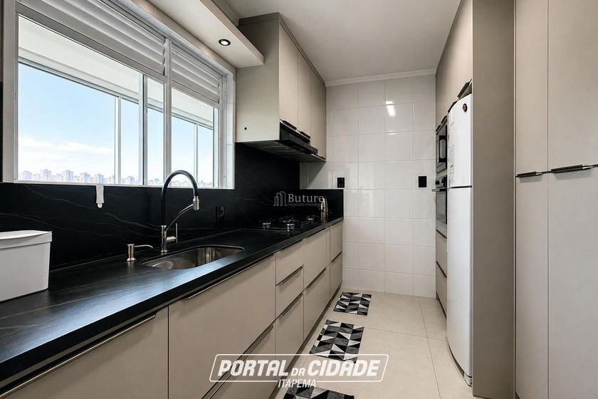 Apartamento &agrave; venda - 170m&sup2; - Meia Praia