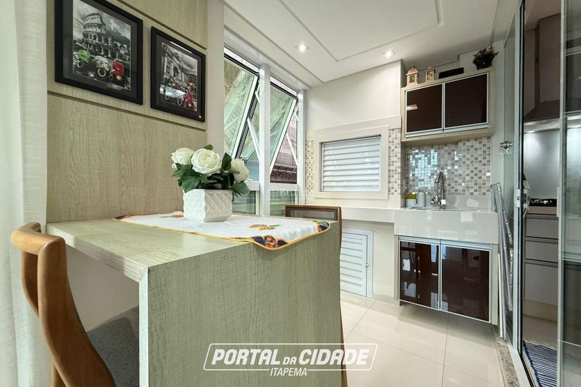 Apartamento &agrave; venda - 107m&sup2; - Meia Praia