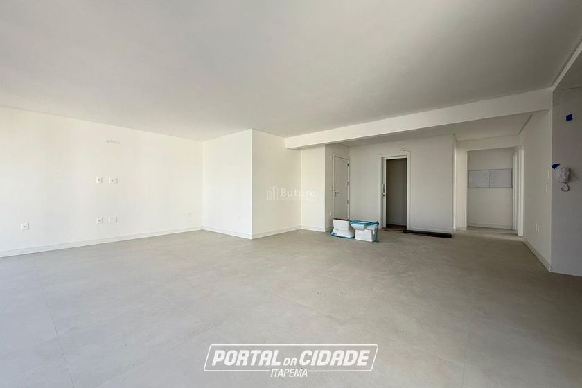 Apartamento &agrave; venda - 140m&sup2; - Meia Praia