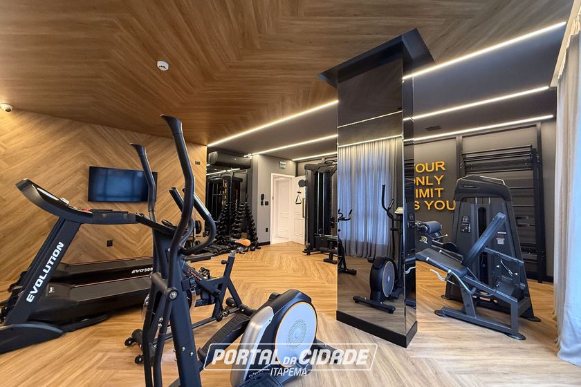 Apartamento &agrave; venda - 136m&sup2; - Meia Praia