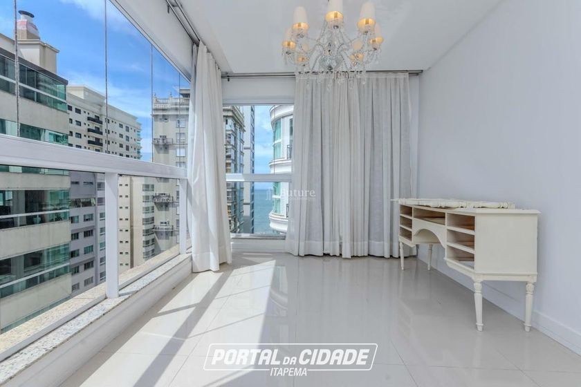 Apartamento &agrave; venda - 270m&sup2; - Meia Praia