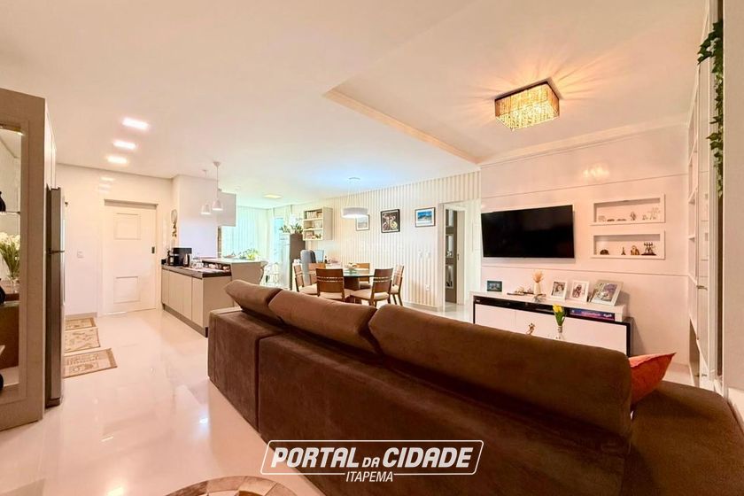 Apartamento &agrave; venda - 135m&sup2; - Meia Praia