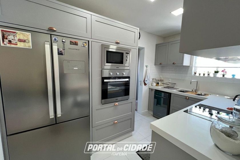 Apartamento &agrave; venda - 110m&sup2; - Meia Praia