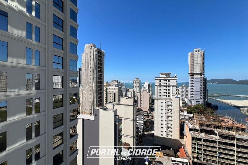 Apartamento &agrave; venda - 123m&sup2; - Meia Praia