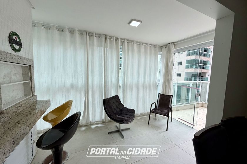 Apartamento &agrave; venda - 110m&sup2; - Meia Praia