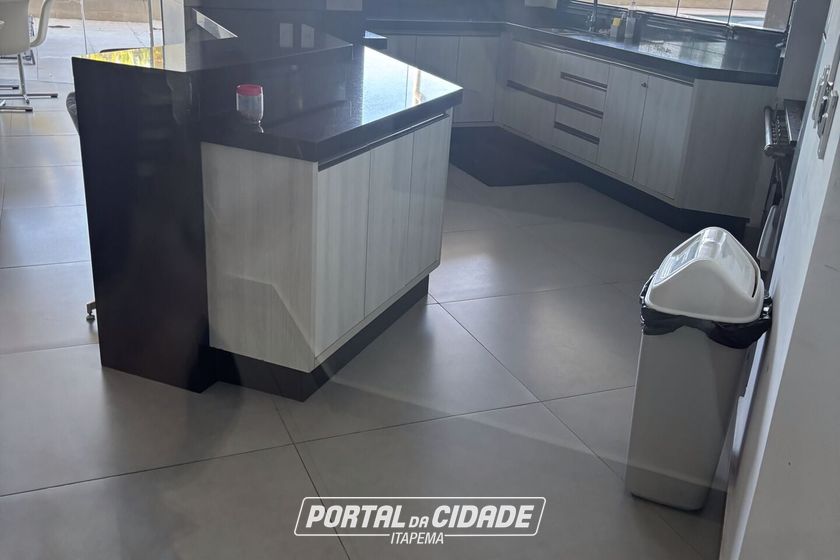 Apartamento &agrave; venda - Meia Praia