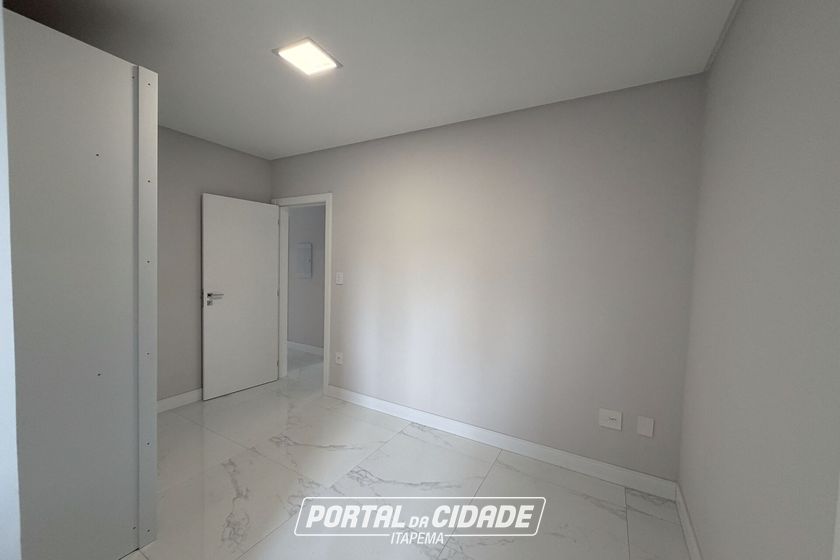 Apartamento &agrave; venda - 102m&sup2; - Meia Praia
