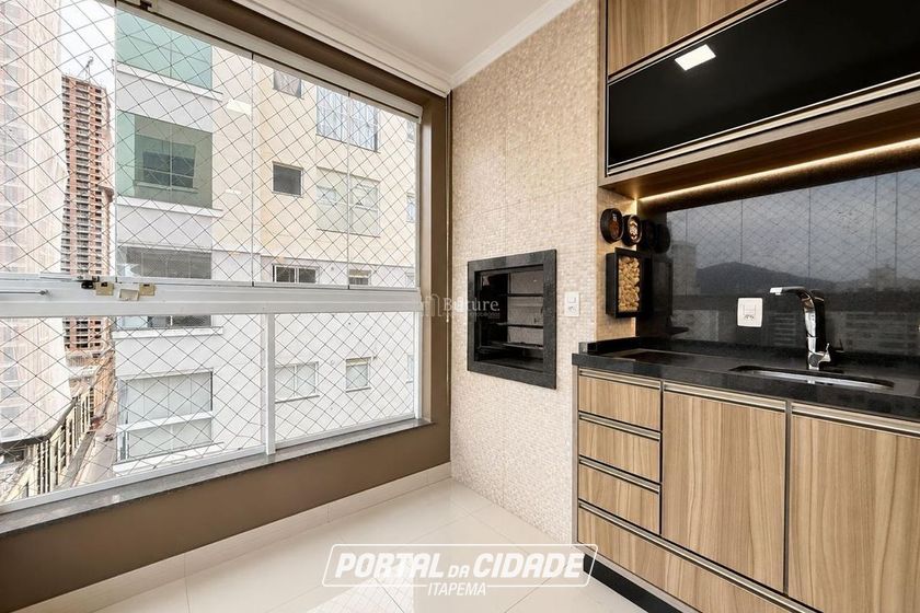 Apartamento &agrave; venda - 121m&sup2; - Meia Praia