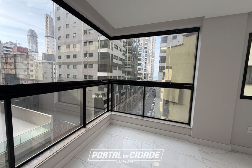 Apartamento &agrave; venda - 102m&sup2; - Meia Praia