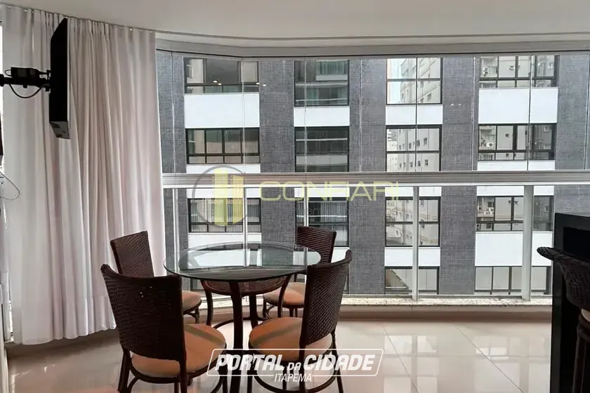 Apartamento &agrave; venda - 130m&sup2; - Meia Praia