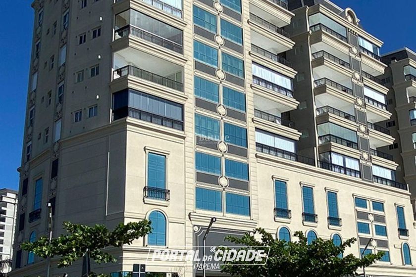 Apartamento &agrave; venda - 140m&sup2; - Meia Praia