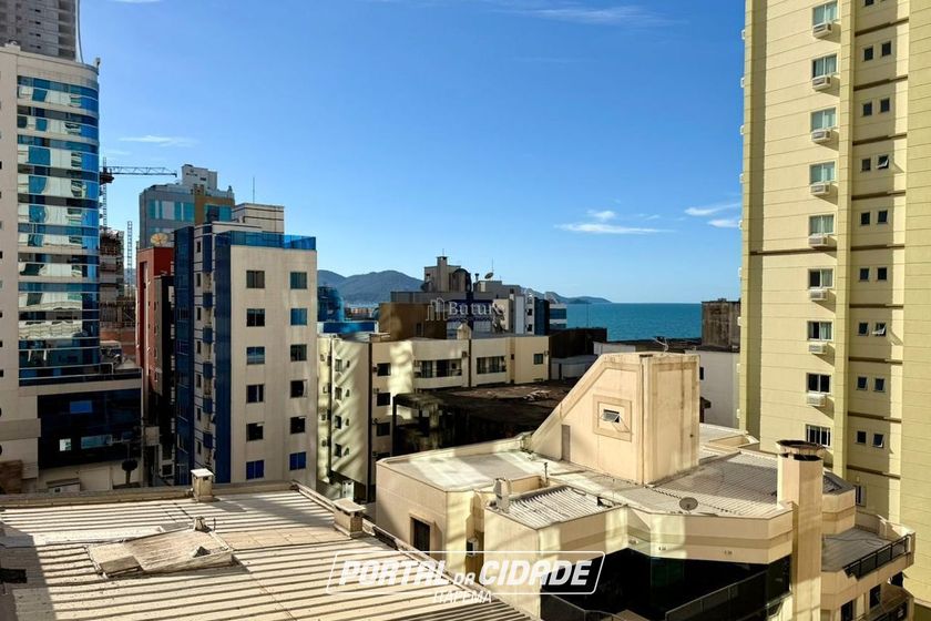 Apartamento &agrave; venda - 180m&sup2; - Meia Praia