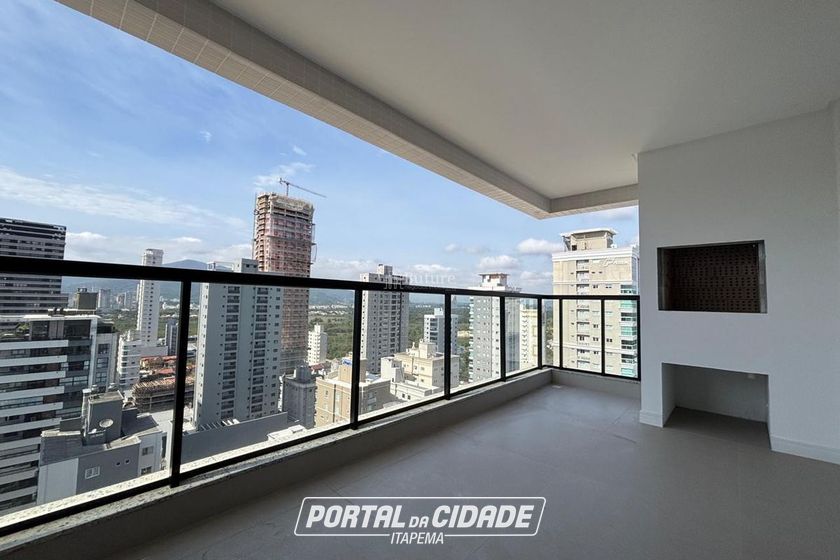 Apartamento &agrave; venda - 130m&sup2; - Meia Praia
